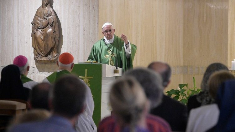 Påven Franciskus under mässan i Sankta Marta 