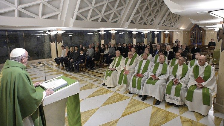 Le Pape François célébrant la messe à Sainte-Marthe, le 8 février 2018.
