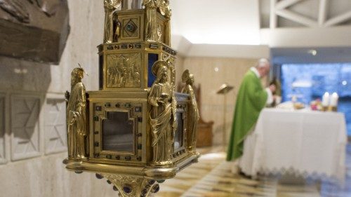 Sankta Marta "Viktigare att tala om äktenskapets skönhet än om skilsmässor"