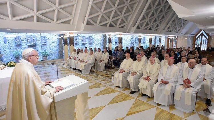 2018-06-08 Papa francesco celebra la messa a Santa Marta