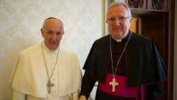 Mgr Arthur Roche, ici lors d'un entretien avec le Pape François en 2016.