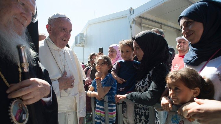 教宗方濟各2016年4月訪問萊斯沃斯島難民
