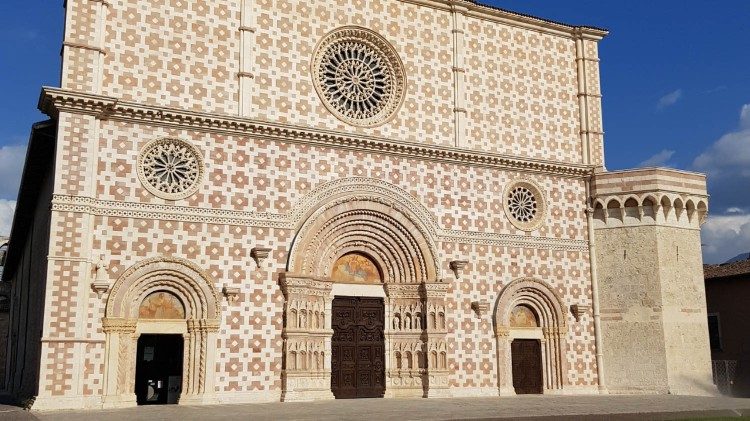 Po žemės drebėjimo restauruota Akvilos S. Maria di Collemaggio bazilika