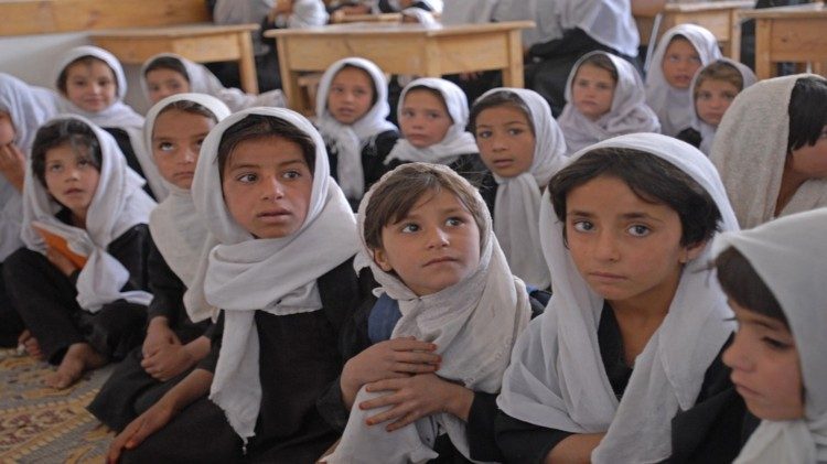 Bambine in una scuola afghana