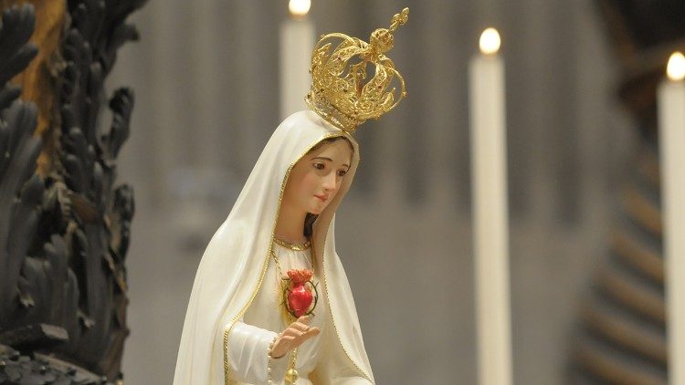 Kronan kip Device Marije Brezmadežnega Srca.