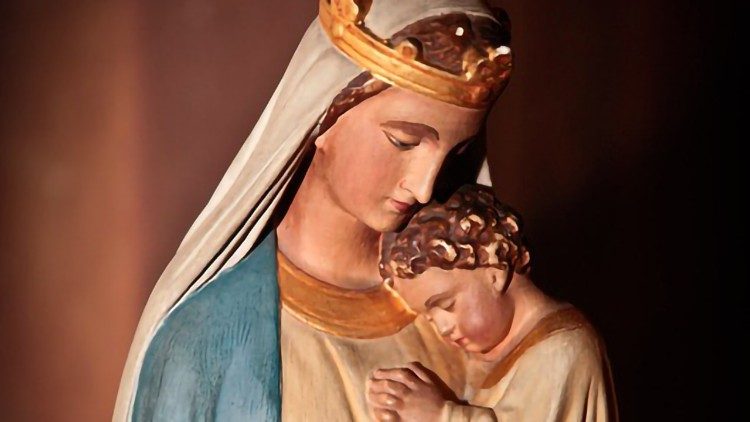 2018.08.20 Statua della Vergine Maria con Bambino, Madonna con corona, Madonna Regina
