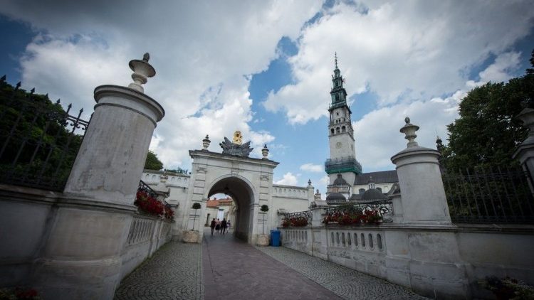 Gyümölcsoltó Boldogaszony ünnepén ér véget az életvédő imahét Lengyelországban    