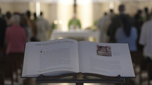 Papa a Santa Marta: fare esame di coscienza per lasciare spazio allo Spirito