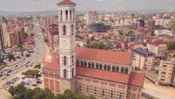 La cattedrala di Santa Madre Teresa a Pristina in Kosovo