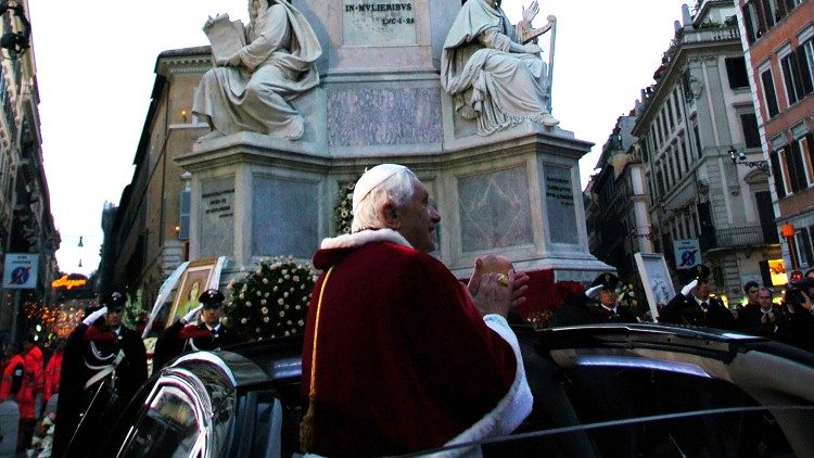 Benedetto XVI in Piazza di Spagna a Roma per la solennità dell'Immacolata Concezione, 8 dicembre 2006