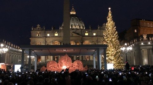 Julkrubban på Petersplatsen invigd
