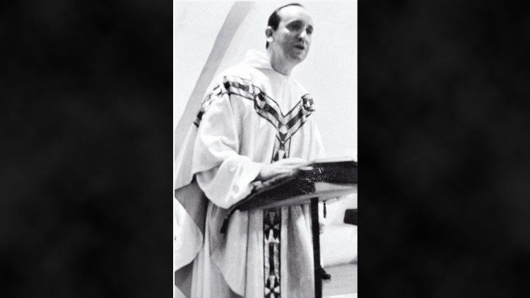Un joven sacerdote predicador que llegó a Papa