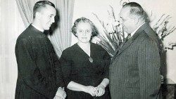 Jorge Mario Bergoglio et ses parents en 1958. 
