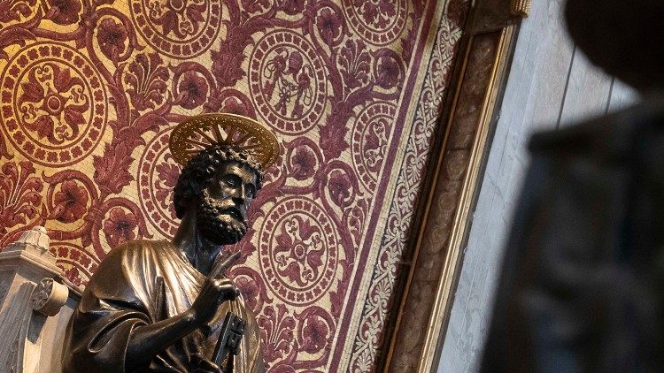 Imagem de São Pedro em sua cátedra na Basílica de São Pedro (Vatican Media)