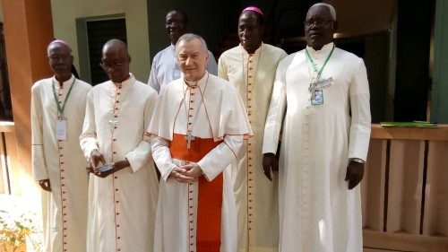 Kardinál Parolin navštívil Mali ako pápežský posol pokoja