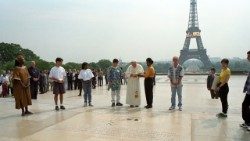 Paris: Dort wird die Begegnung mit den Priesterkindern stattfinden