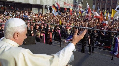 Benoit XVI, le Pape qui réenchanta les jeunes