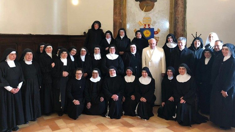 Papa Franjo u posjetu sestrama klarisama u Spellu