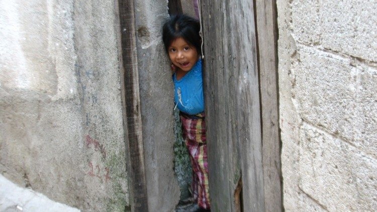 貧窮地區的小女孩