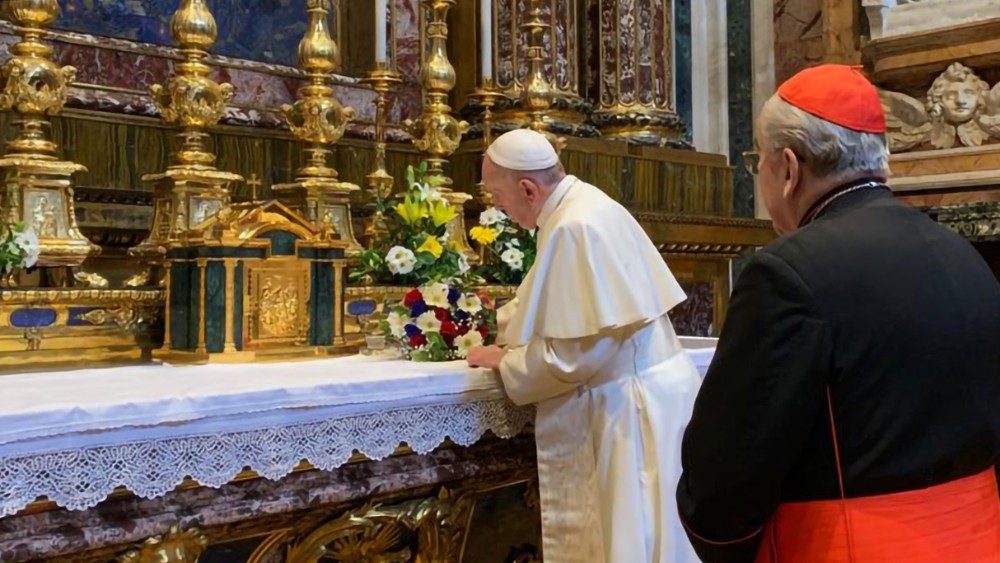 2019.01.22 Papa Francesco in preghiera nella Basilica di Santa Maria Maggiore