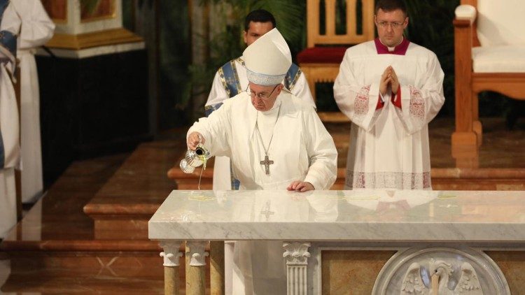 Påven välsignar altare