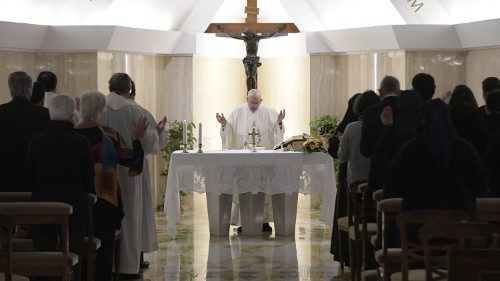 Ranná homília: Kňaz má hľadieť na svet očami človeka i očami Boha