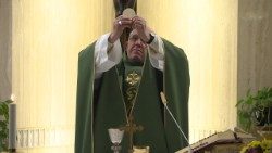 Papst Franziskus bei der Frühmesse im vatikanischen Gästehaus Santa Marta an diesem Freitag