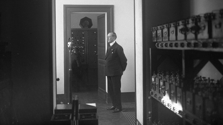 Guglielmo Marconi im Radio-Gebäude in den Vatikanischen Gärten