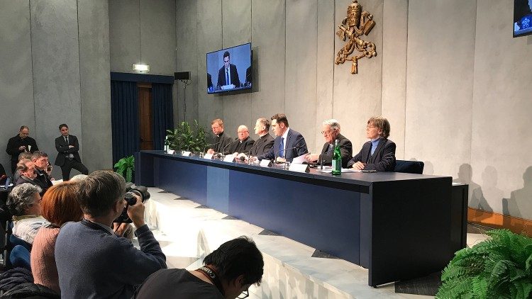 2019.02.18 conferenza stampa in Sala Stampa Vaticana dedicata all'Incontro sulla protezione dei minori