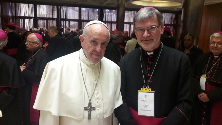 Епископ Клеменс Пиккель с Папой Франциском во время встречи "Защита несовершеннолетних в Церкви"