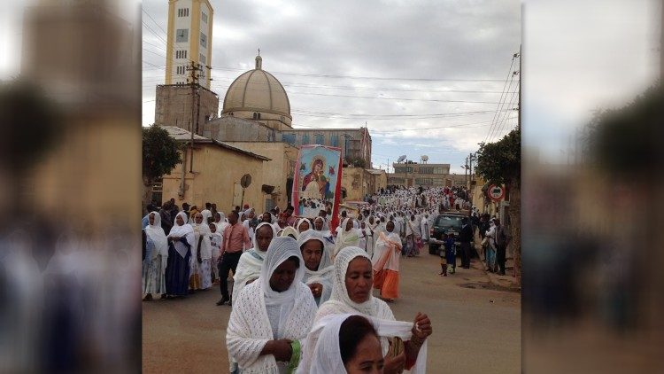 Эритрейские католики во время епархиального праздника