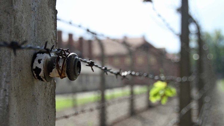 معسكر الإبادة النازي Auschwitz-Birkenau 