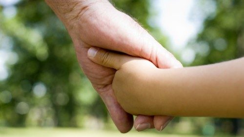 Los abuelos y la sabiduría de la fe transmitida a los pequeños