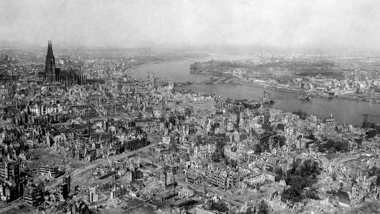 Distruzione di Colonia durante la seconda guerra mondiale (foto d'archivio)