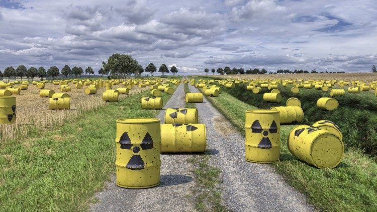 2019.03.16 Guerra chimica, scorie nucleari, rifiuti nucleari, bidoni, distruzione ambiente