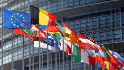 Le bandiere alla sede del Parlamento Europeo