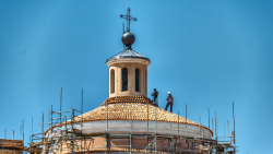 A cúpula da igreja das Santas Almas em L'aquila