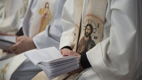Papst Franziskus schreibt an die Priester: „Danke für euren Dienst“