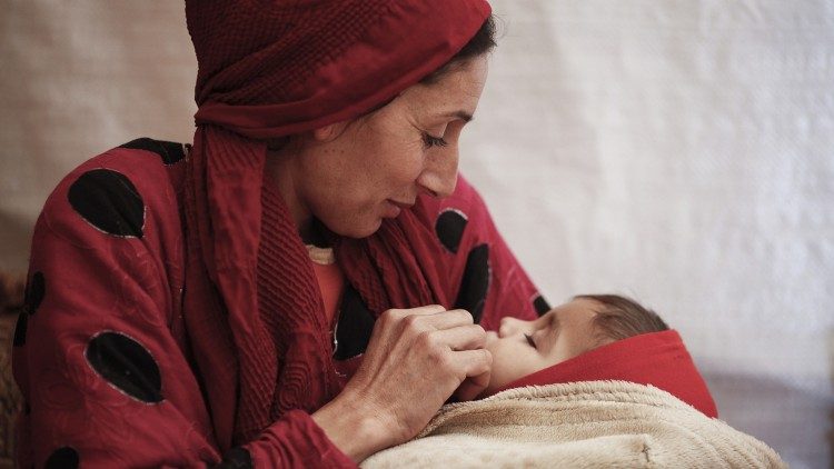 2019.04.16 mamma siriana con bambino, Siria