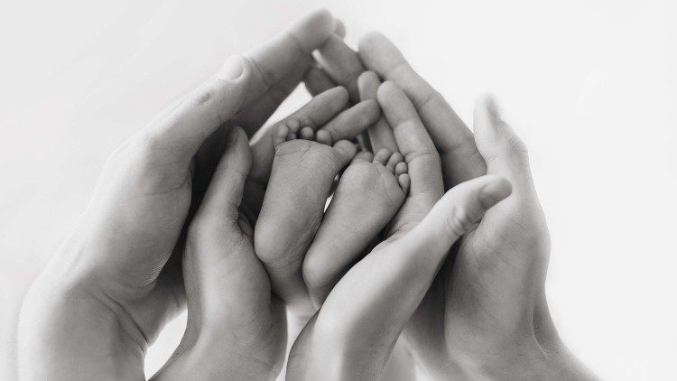 2019.04.16 famiglia, mani e piedi neonato, nascita