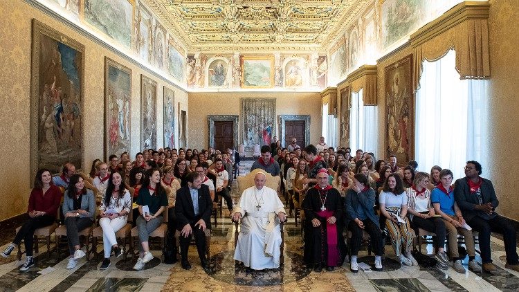 2019.04.25 Papa Francesco - Udienza ai Giovani della Diocesi di Aire et Dax (Francia) presso la Sala del Concistoro 