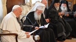 Pope Francis meeting Patriarch Neofit during his Apostolica Journey to Bulgaria in 2019