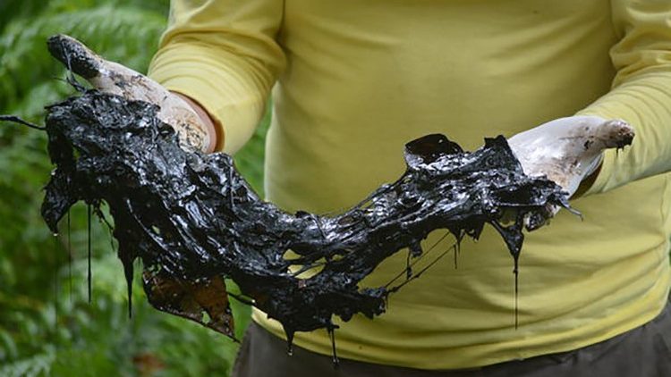 Traces of pollution from crude oil extraction