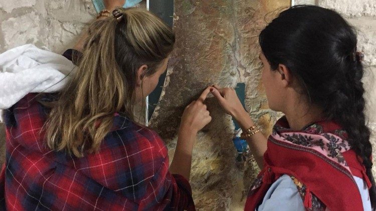 Guillemette and Camille, pointing out Jerusalem on a map, after arriving in the Holy City