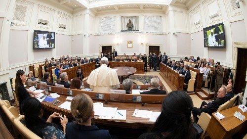 Папа призвал министров финансов вычеркнуть из бюджета то, что разрушает планету