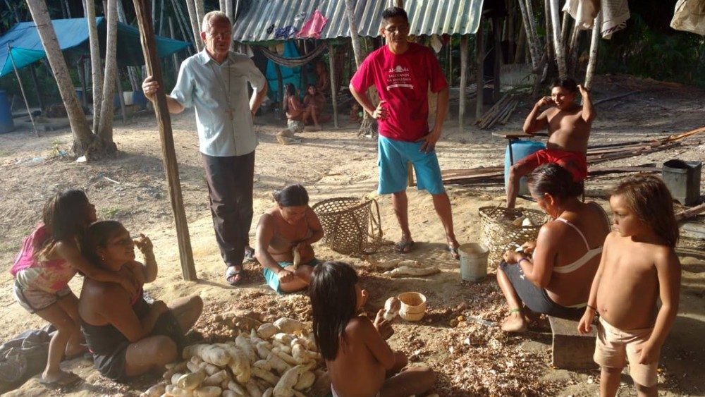 Misioneros en territorios Yanomami - Amazonia
