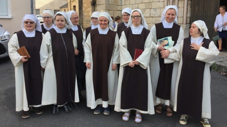 Les religieuses de la communauté des Petites Sœurs Disciples de l’Agneau.