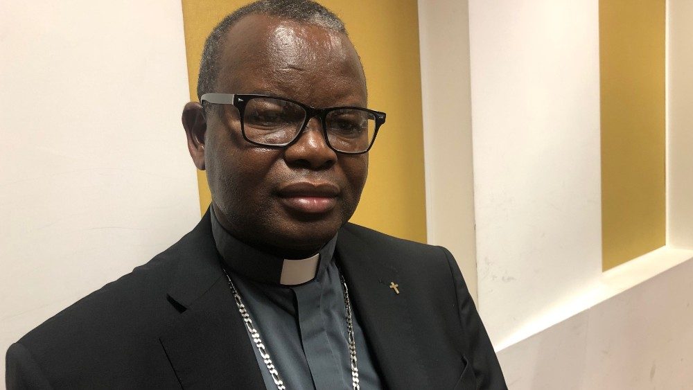 Biskup angolskej diecÃ©zy Namibe Mons. DionÃ­sio Hisiilenapo 