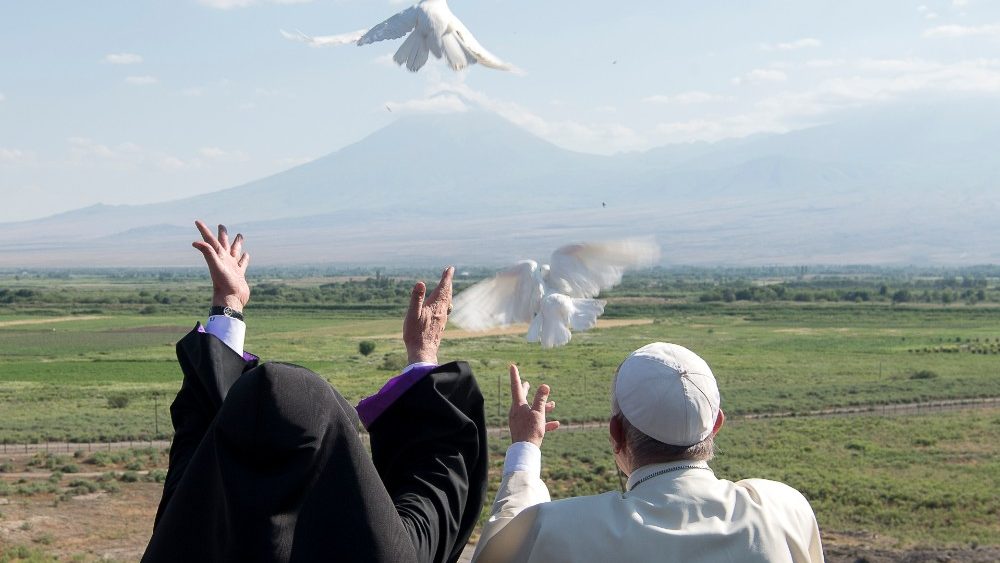 En Arménie, le 26 juin 2016, visite au monastère de Khor Virap. 