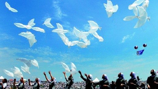 2019.06.27 Le suore cattoliche volano palloncini a forma di colomba che desiderano la pace nella penisola coreana al Parco della pace di Imjingak